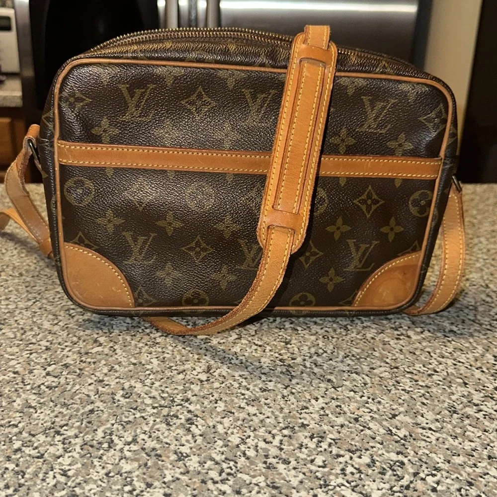 **SOLD**Louis Vuitton Trocadero 27 - Picture 2 of 16